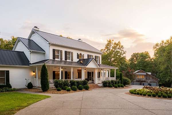 14 Acres of Land with Home for Sale in Franklin, Tennessee