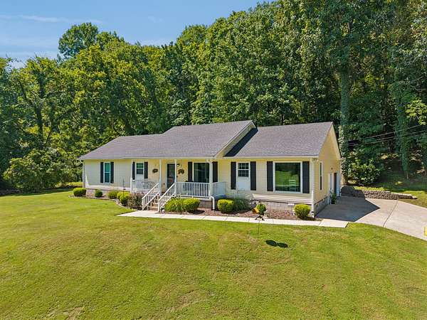 8.84 Acres of Land with Home for Sale in Brentwood, Tennessee