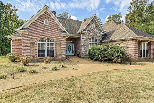 2.28 Acres of Land with Home for Sale in Thaxton, Mississippi