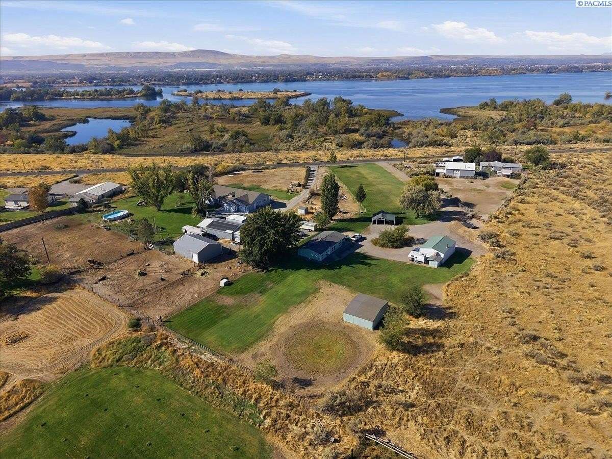 2.34 Acres of Land with Home for Sale in Burbank, Washington