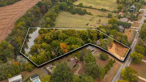 2.56 Acres of Land with Home for Sale in Nashville, Tennessee