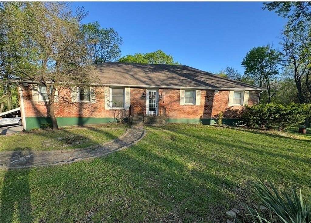 2 Acres of Land with Home for Sale in Kansas City, Missouri