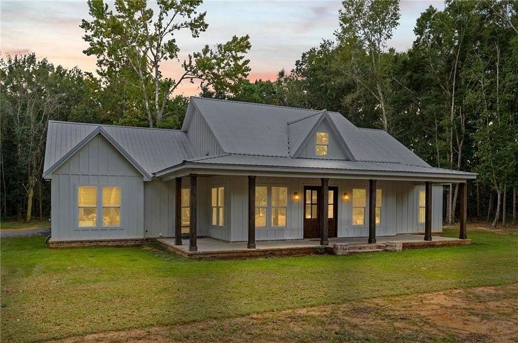 4.39 Acres of Land with Home for Sale in Theodore, Alabama