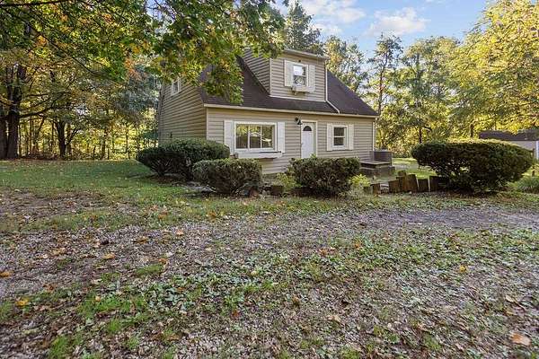 1.53 Acres of Land with Home for Sale in Alexandria, Ohio
