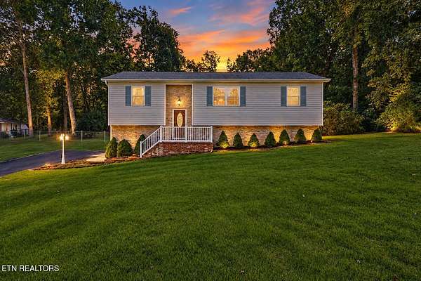 1.7 Acres of Land with Home for Sale in Crossville, Tennessee