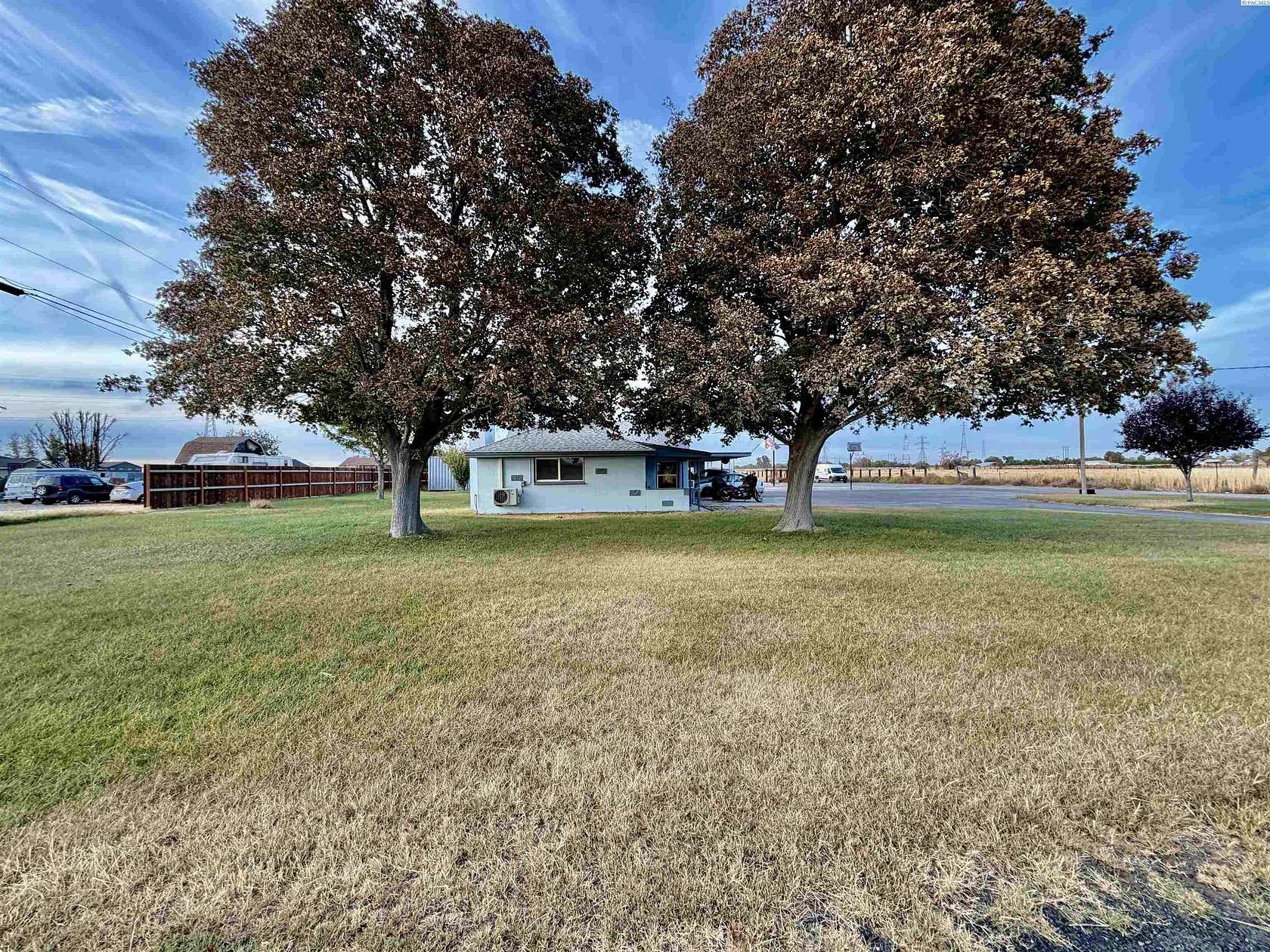 3 Acres of Land with Home for Sale in Kennewick, Washington