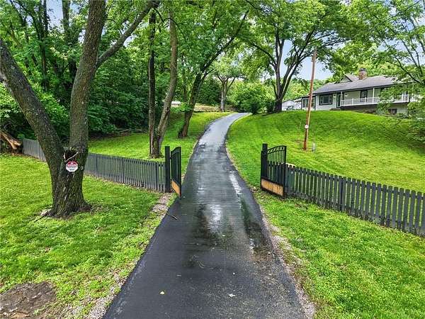 10.5 Acres of Recreational Land with Home for Sale in Kansas City, Kansas