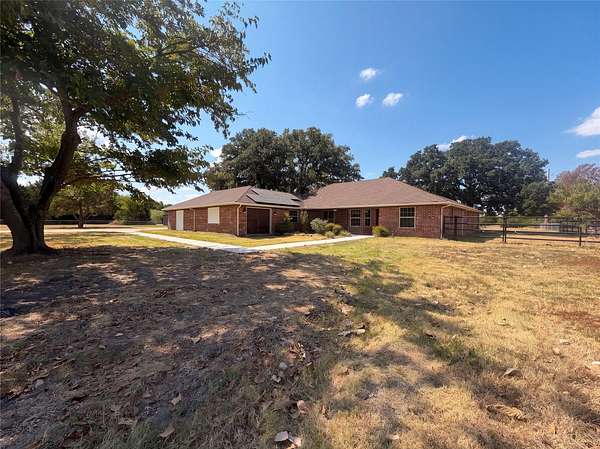 3.15 Acres of Land with Home for Sale in Mansfield, Texas