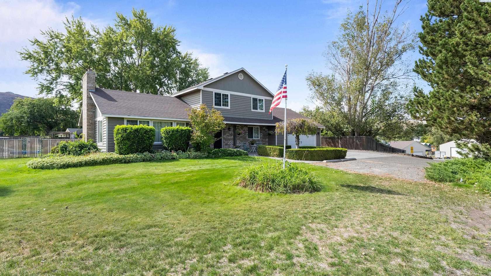 1.74 Acres of Land with Home for Sale in Kennewick, Washington