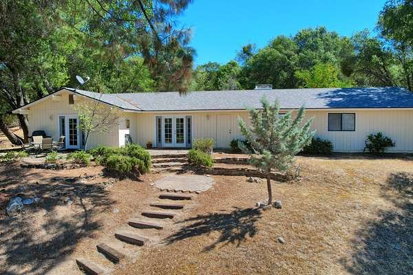 2.63 Acres of Land with Home for Sale in Oakhurst, California