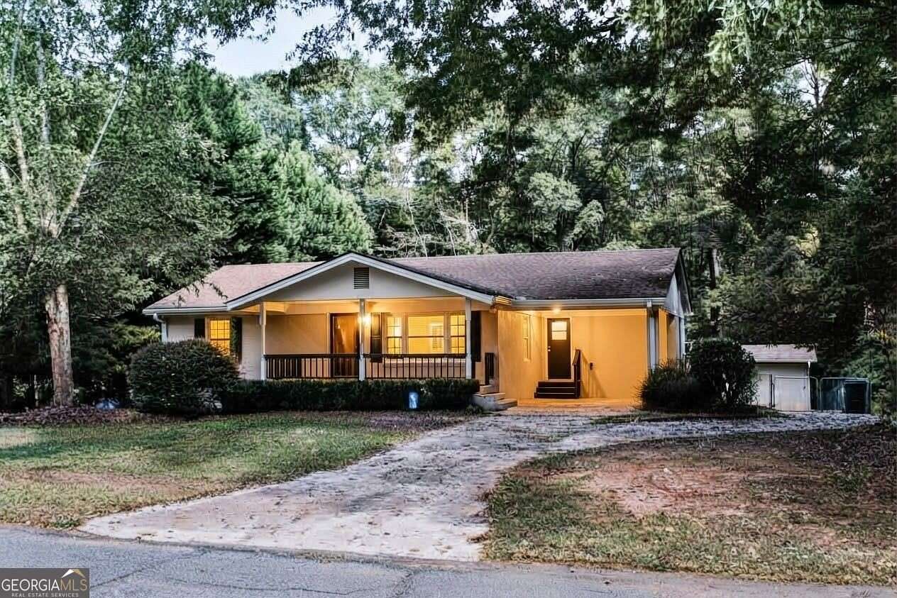 1.55 Acres of Land with Home for Sale in Thomaston, Georgia