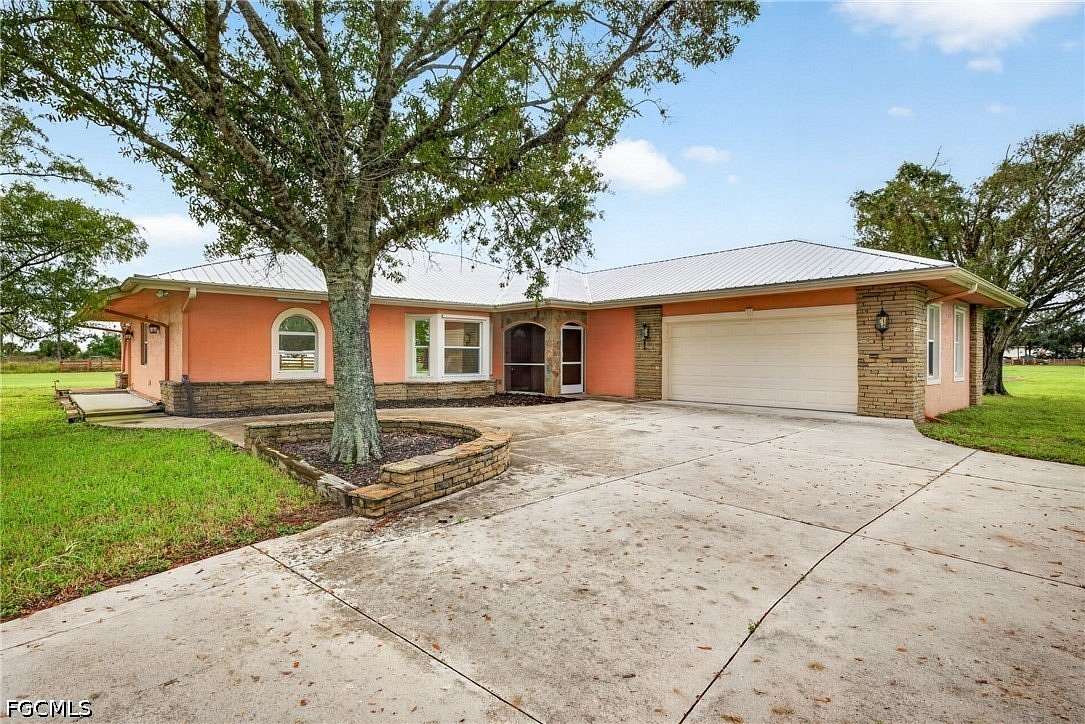 2.5 Acres of Land with Home for Lease in LaBelle, Florida