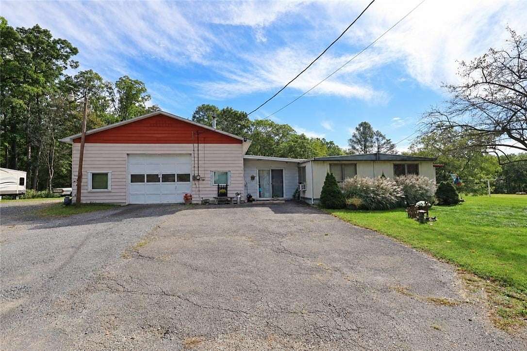 2.6 Acres of Land with Home for Sale in Lehigh Township, Pennsylvania