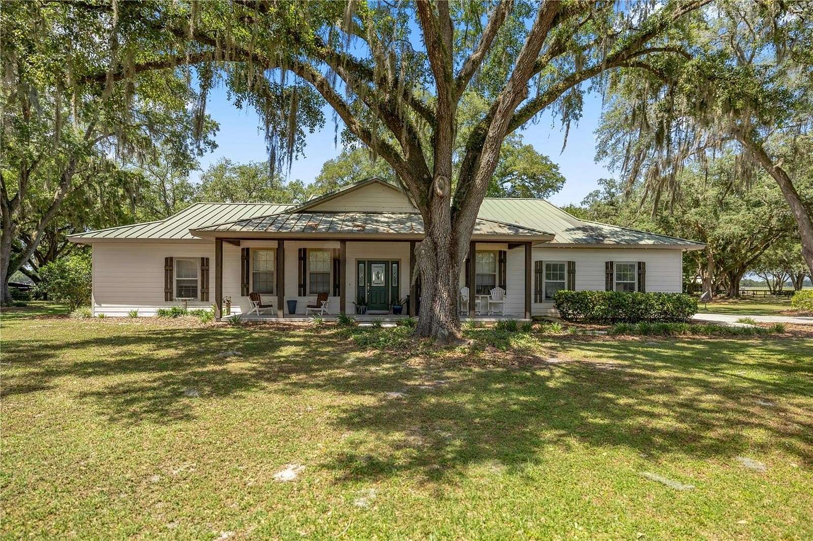10.1 Acres of Land with Home for Lease in Morriston, Florida