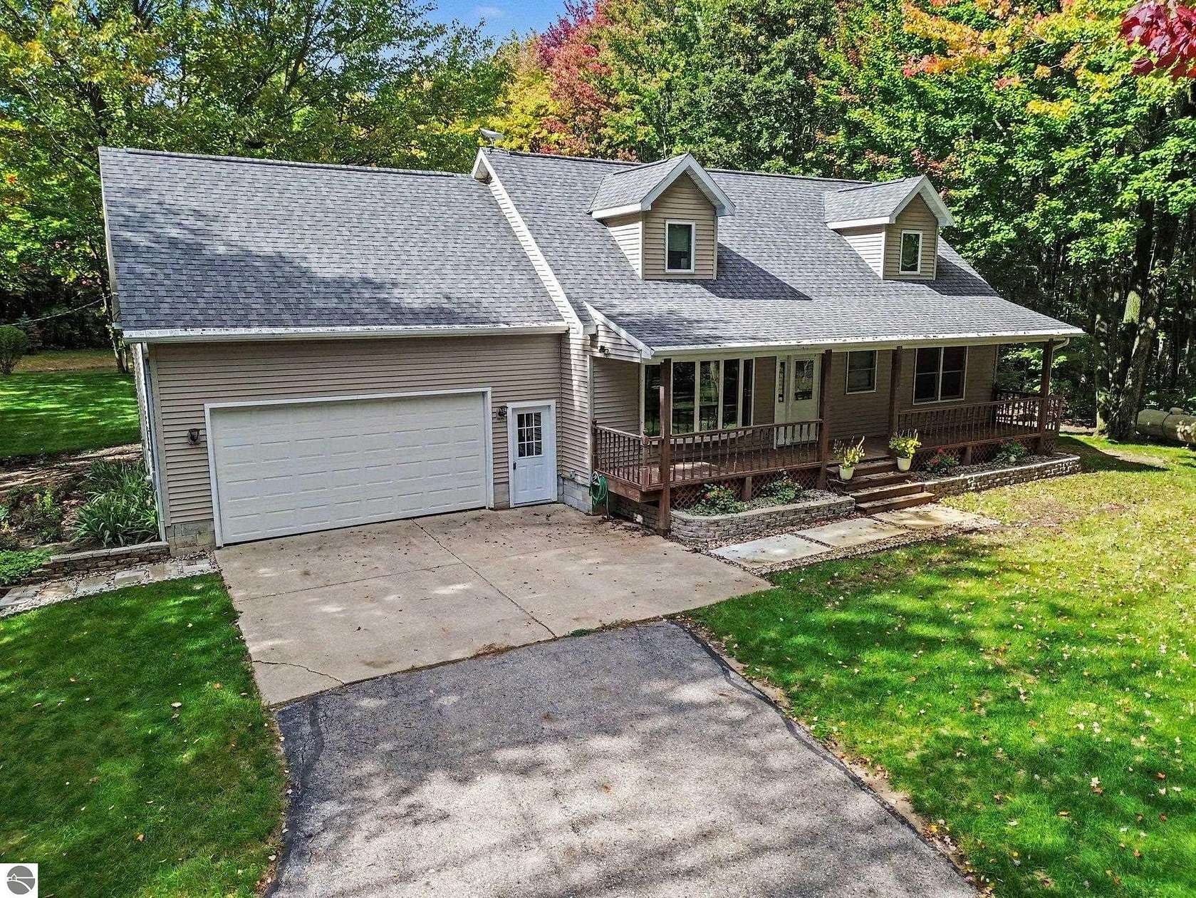20 Acres of Recreational Land with Home for Sale in St. Louis, Michigan