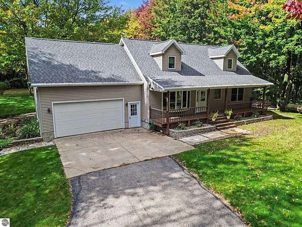20 Acres of Recreational Land with Home for Sale in St. Louis, Michigan