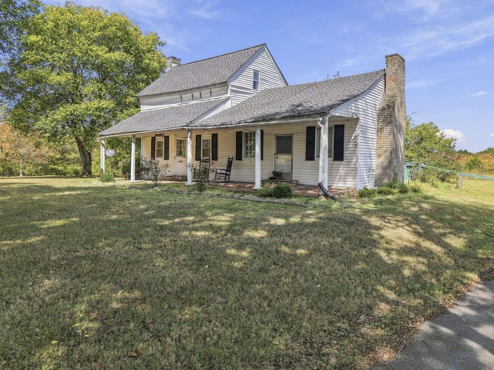 127 Acres of Land with Home for Sale in Lebanon, Tennessee