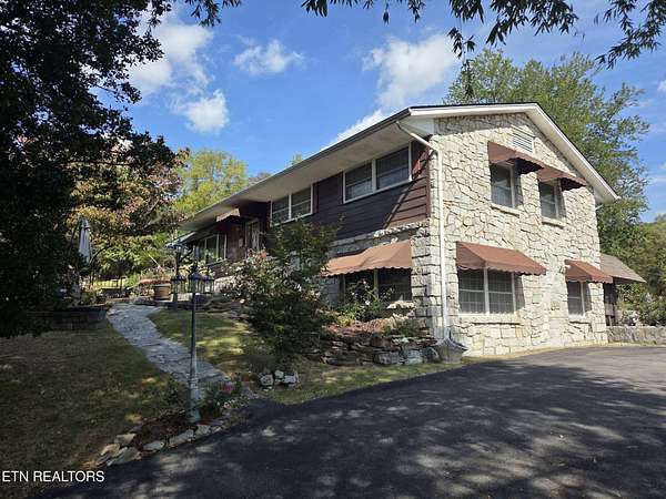 3.57 Acres of Land with Home for Sale in Clinton, Tennessee