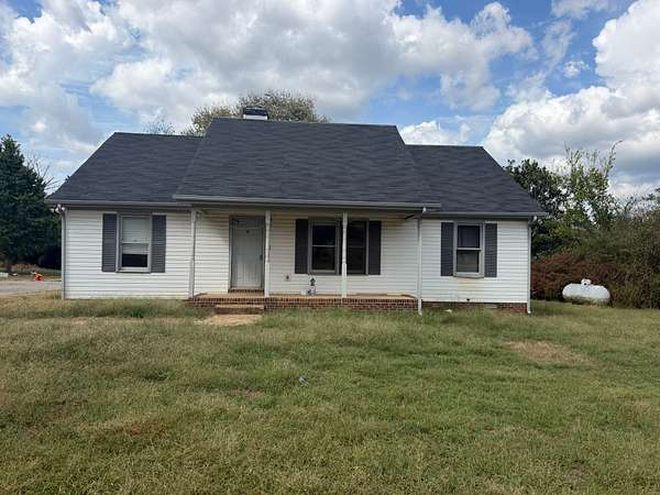 5 Acres of Land with Home for Auction in Readyville, Tennessee