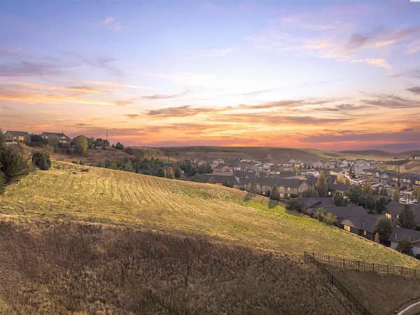 2.56 Acres of Residential Land for Sale in Pullman, Washington