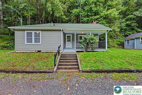 6.75 Acres of Land with Home for Lease in Chestnuthill Township, Pennsylvania