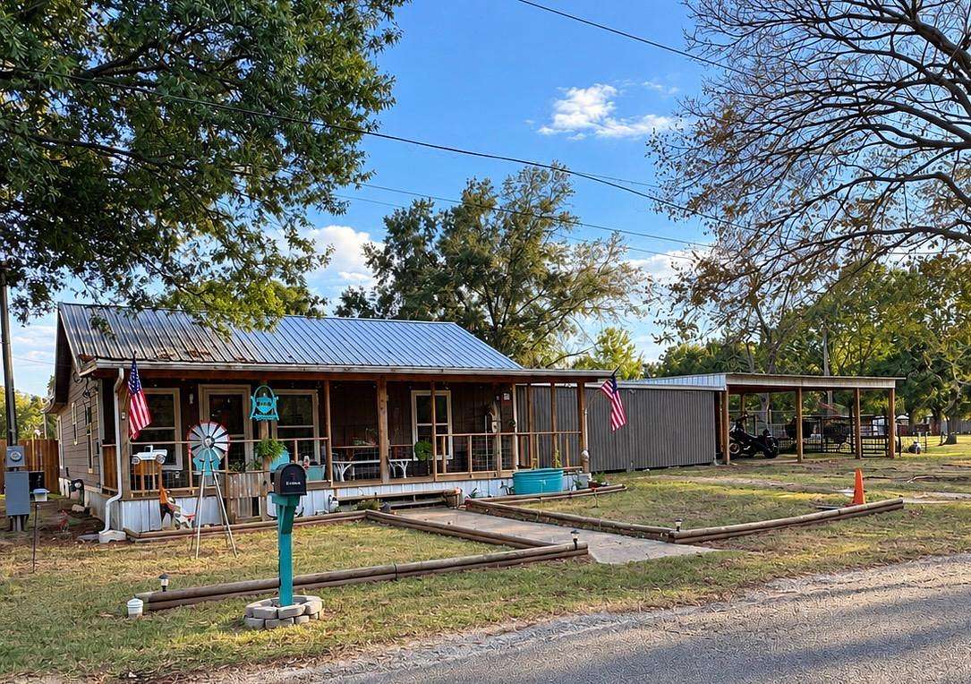 11.5 Acres of Land with Home for Sale in Maud, Texas