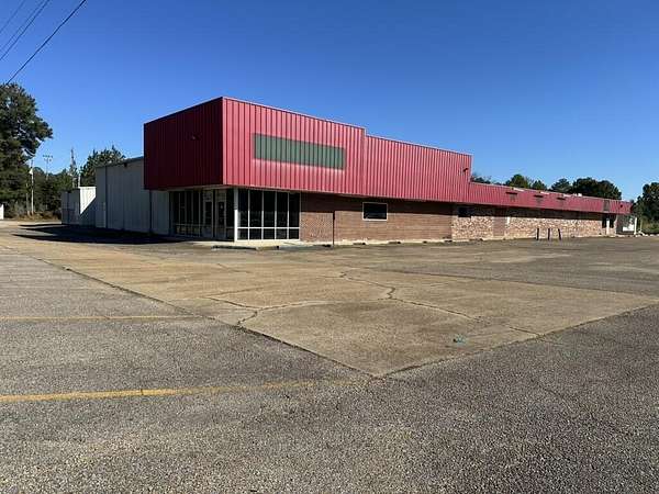 3 Acres of Improved Commercial Land for Sale in Shannon, Mississippi