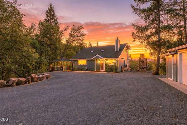 4.5 Acres of Land with Home for Sale in Grants Pass, Oregon