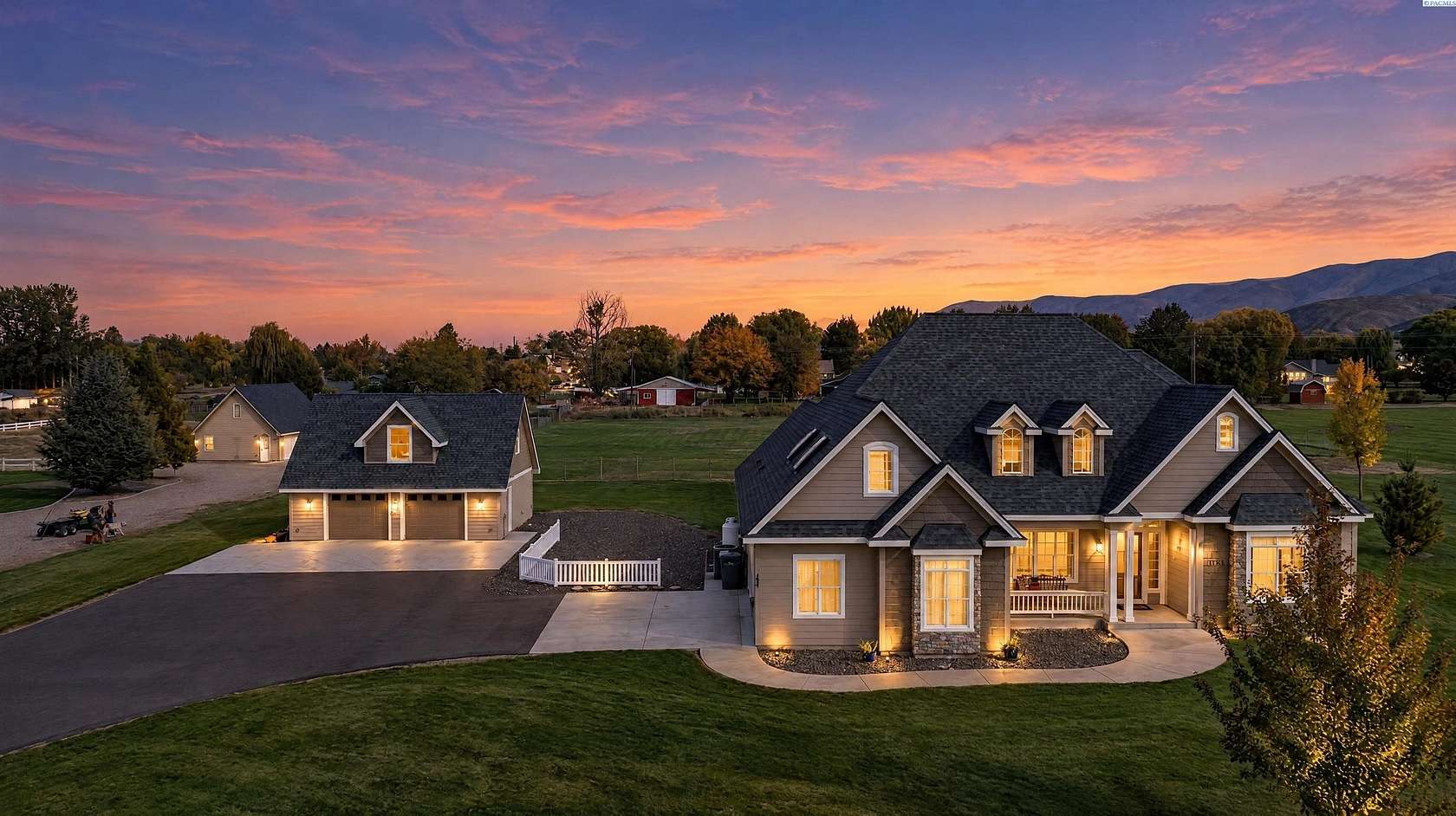 3.22 Acres of Land with Home for Sale in Prosser, Washington