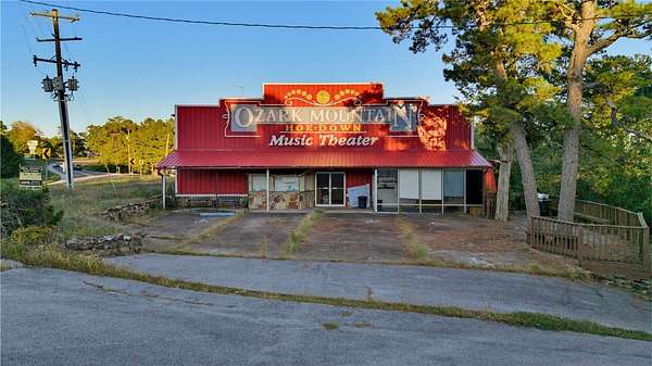 2.64 Acres of Improved Commercial Land for Auction in Eureka Springs, Arkansas