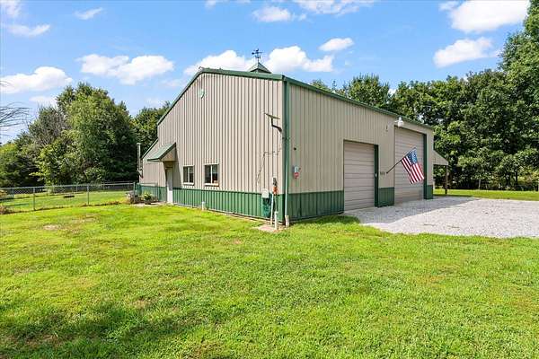 60 Acres of Recreational Land for Sale in Kinmundy, Illinois