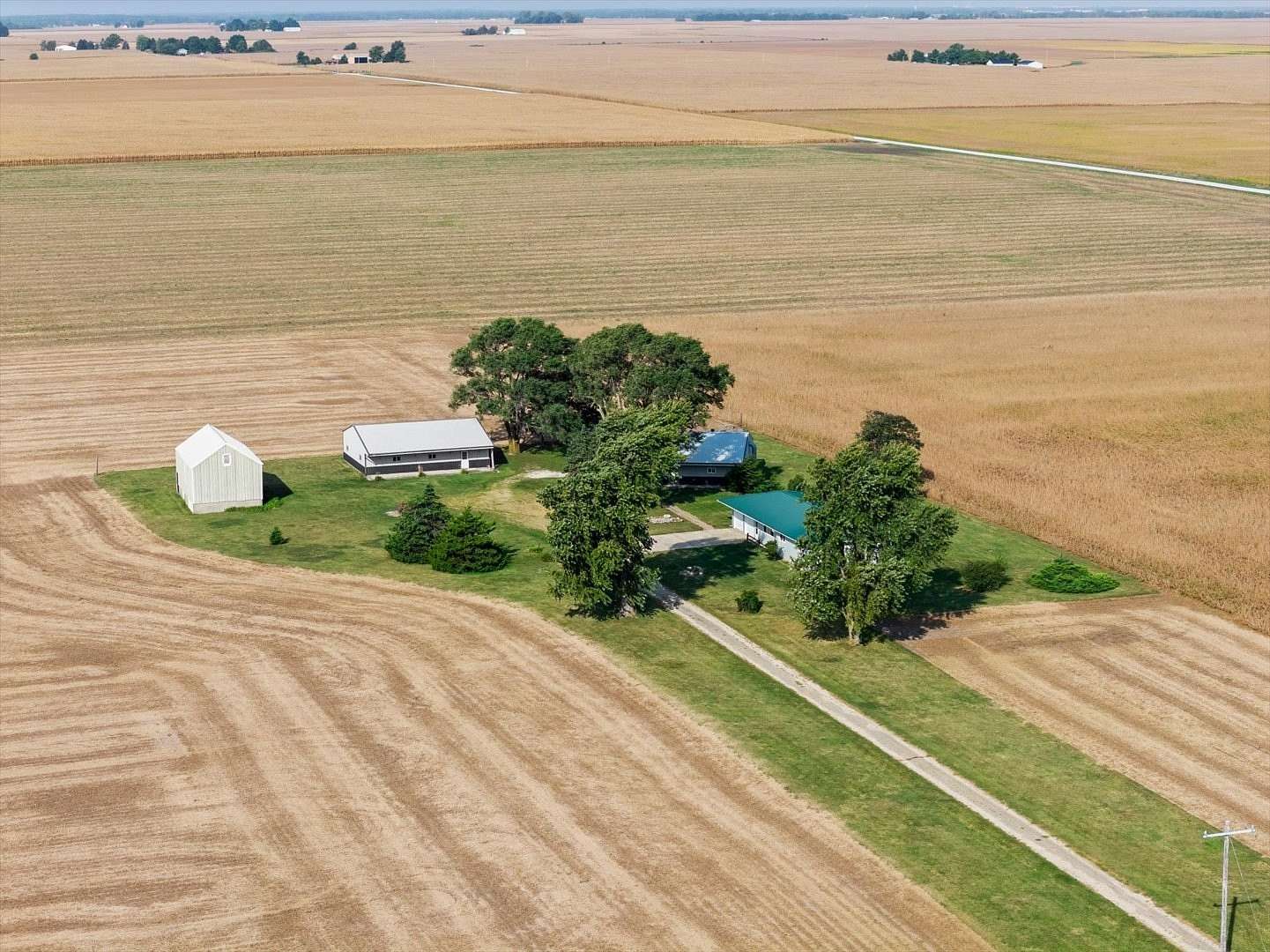 10 Acres of Land with Home for Sale in Lovington, Illinois