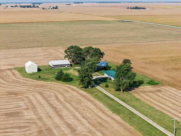 10 Acres of Land with Home for Sale in Lovington, Illinois