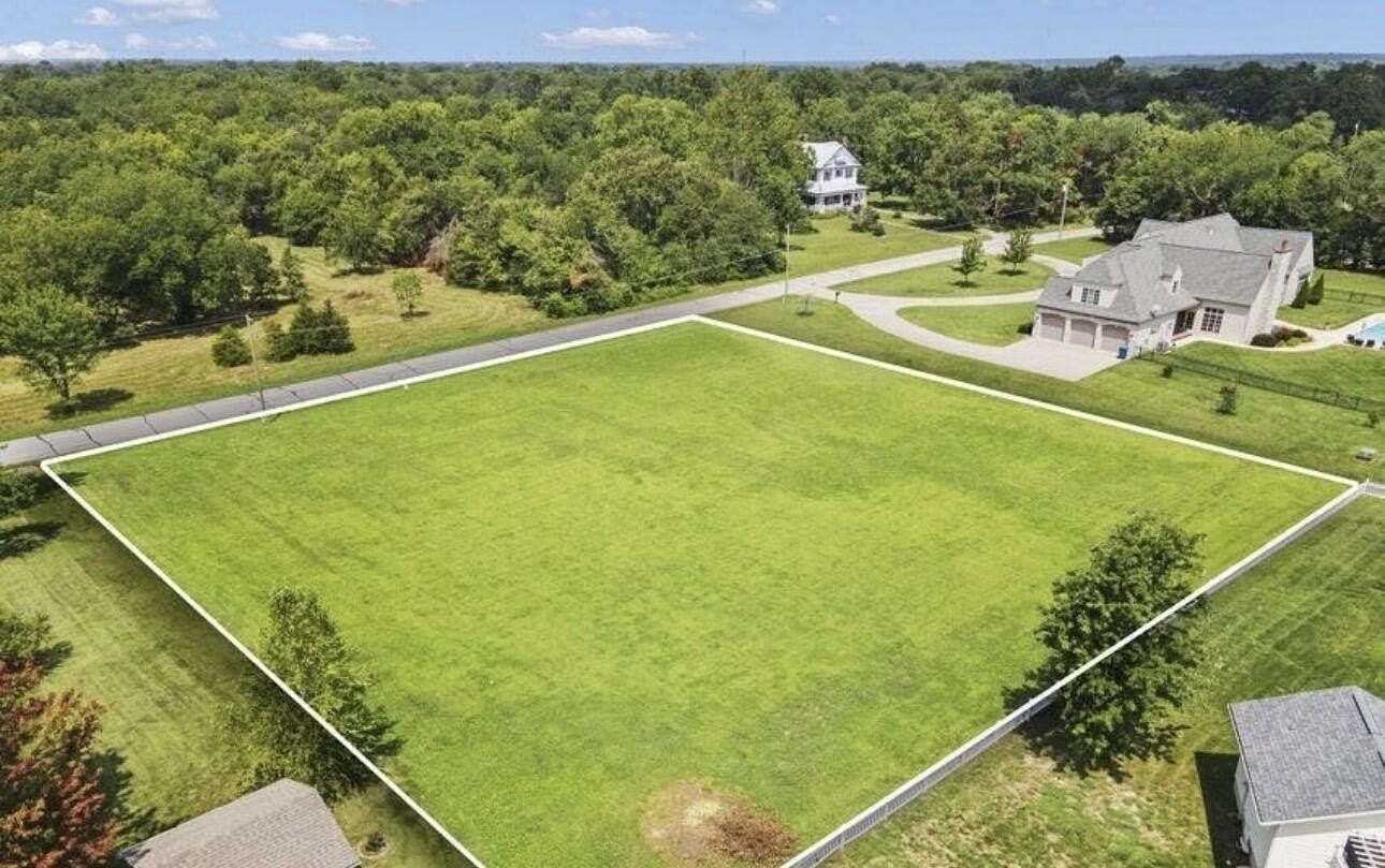 1 Acre of Residential Land for Sale in Carthage, Missouri