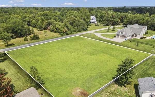 1 Acre of Residential Land for Sale in Carthage, Missouri