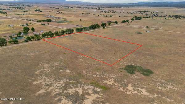 8 Acres of Land for Sale in Paulden, Arizona