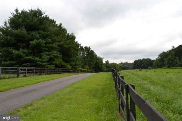 10 Acres of Land for Sale in Leesburg, Virginia