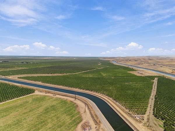 125 Acres of Land for Sale in Patterson, California