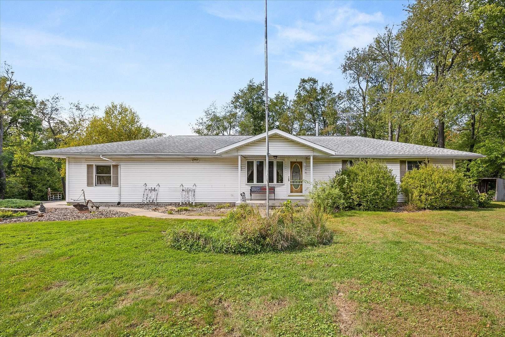 10 Acres of Land with Home for Sale in Streator, Illinois