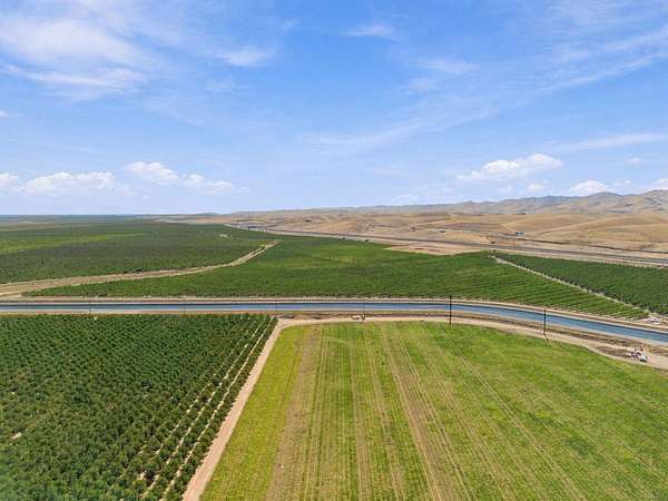 124 Acres of Land for Sale in Patterson, California