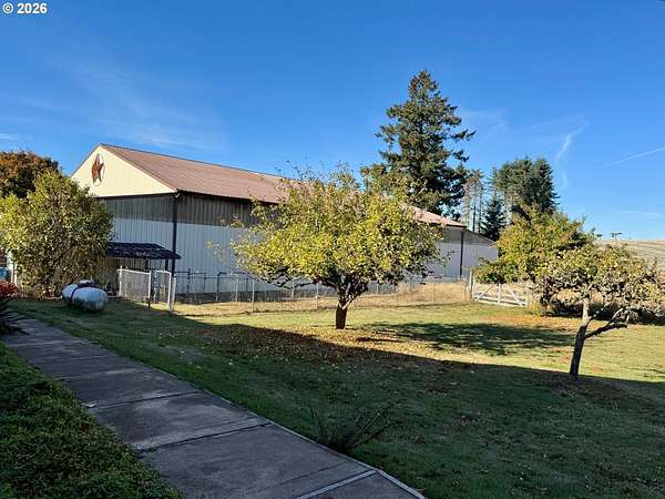 7.38 Acres of Land with Home for Sale in Silverton, Oregon
