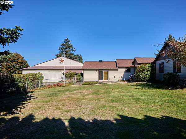7.38 Acres of Land with Home for Sale in Silverton, Oregon