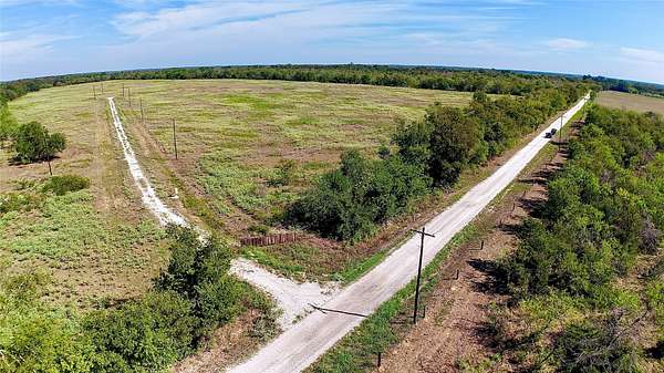 10 Acres of Land for Sale in Groesbeck, Texas