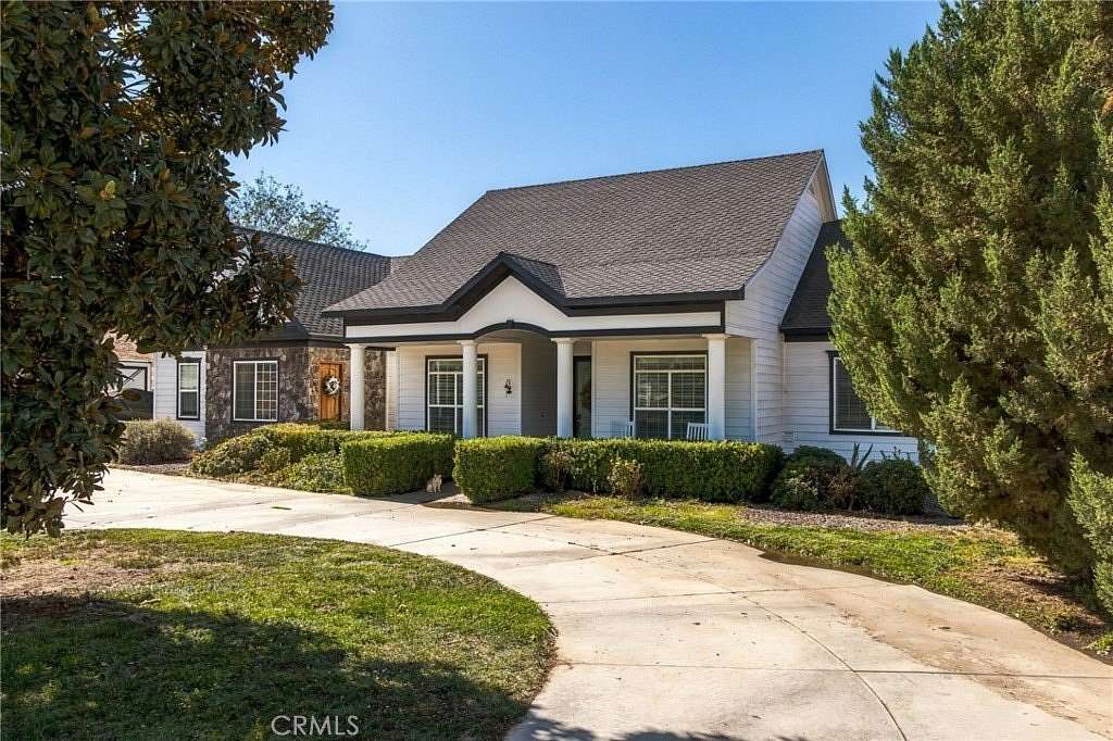 4.76 Acres of Land with Home for Sale in Hemet, California