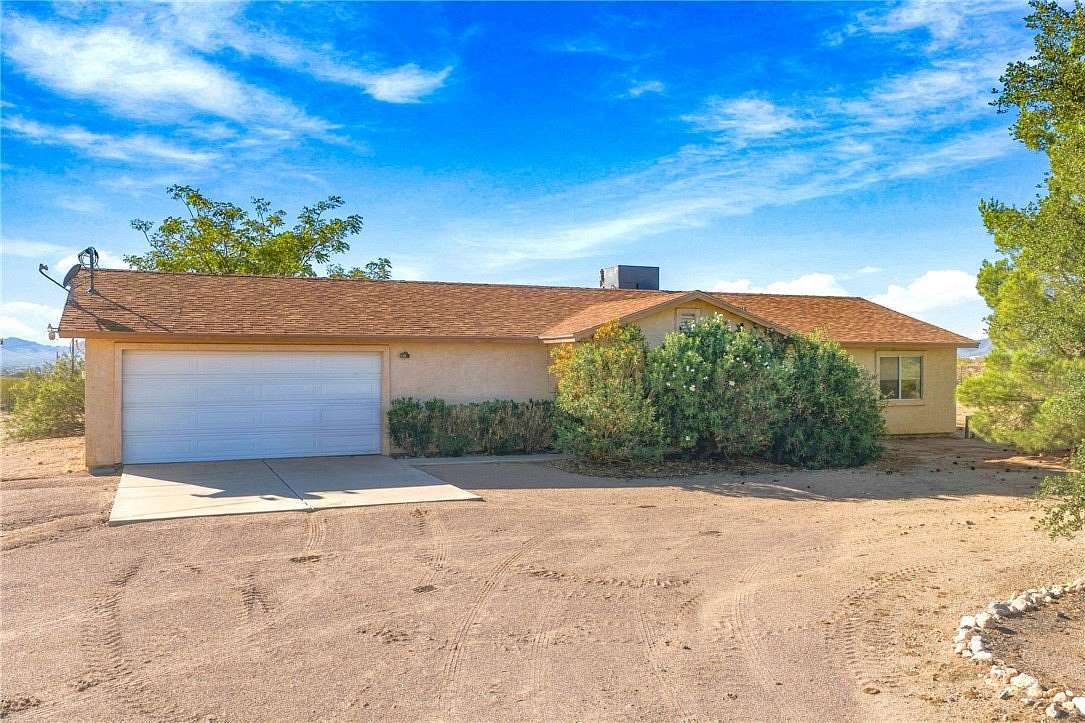 2.5 Acres of Improved Mixed-Use Land for Sale in Golden Valley, Arizona