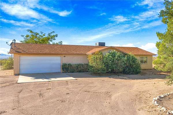 2.5 Acres of Improved Mixed-Use Land for Sale in Golden Valley, Arizona