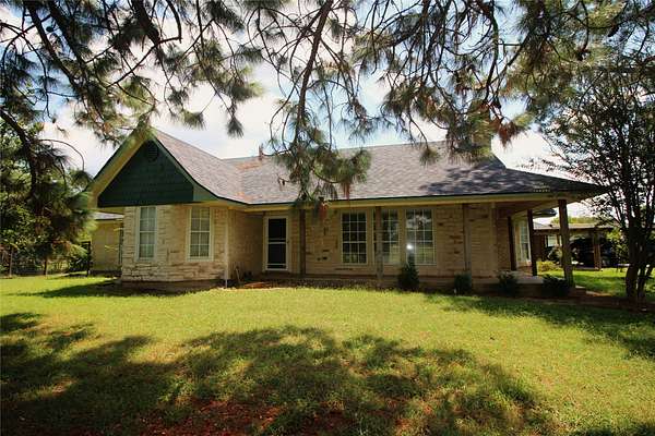 8.7 Acres of Land with Home for Lease in Canton, Texas