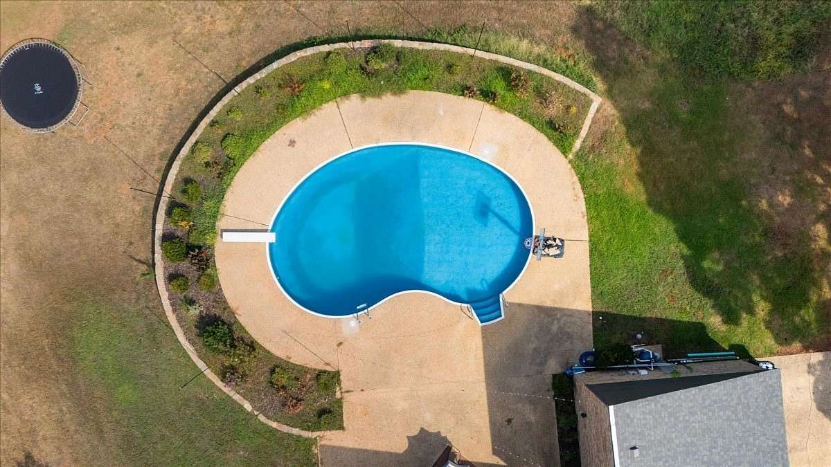 9 Acres of Land with Home for Sale in Lindale, Texas