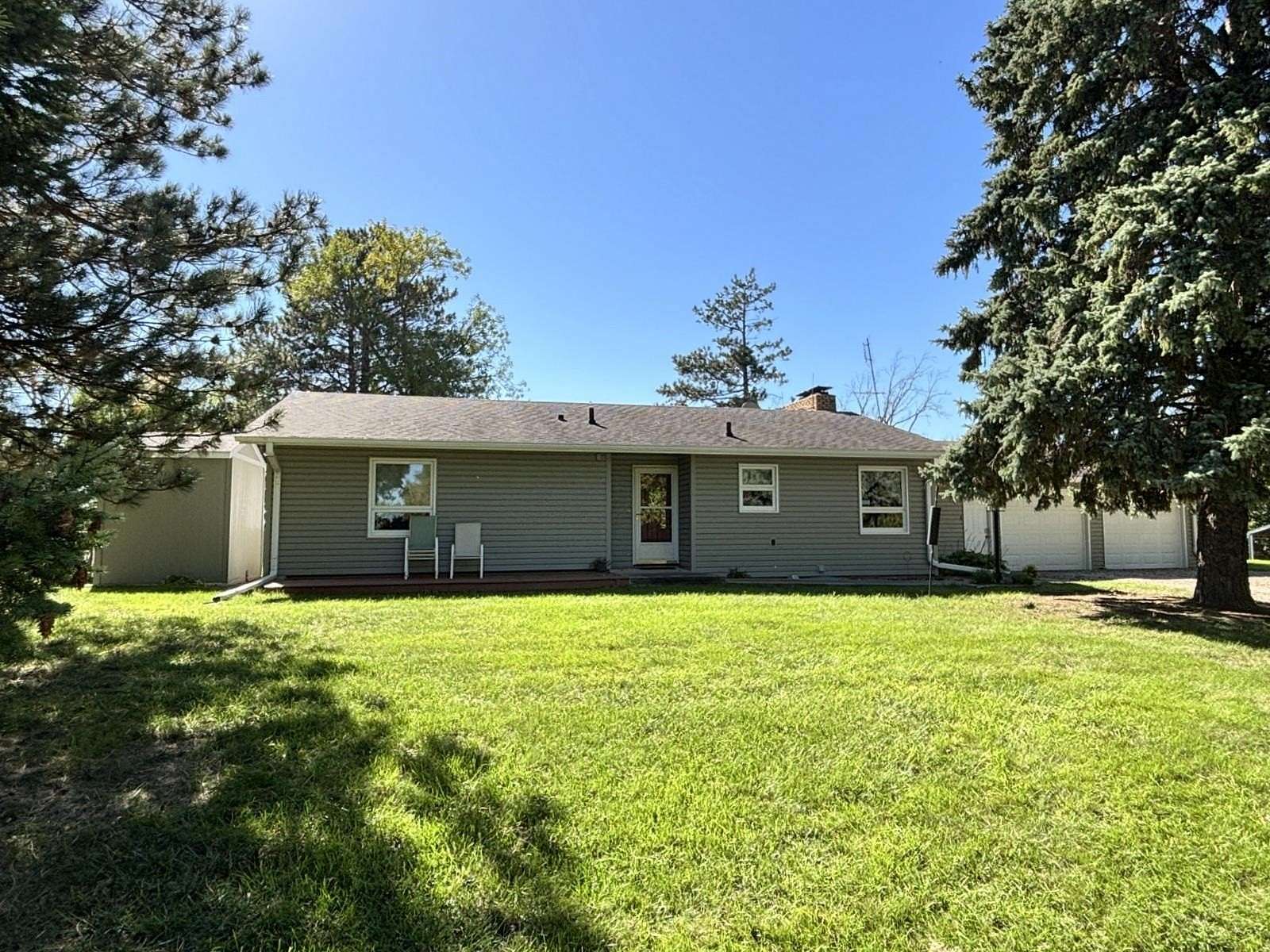2.76 Acres of Land with Home for Sale in Sioux City, Iowa