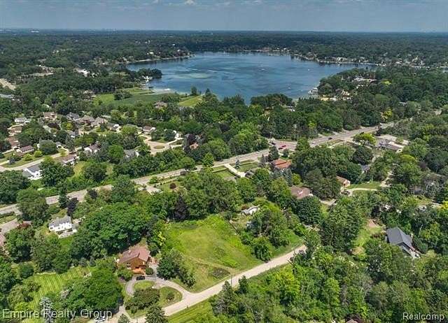 0.61 Acres of Residential Land for Sale in West Bloomfield, Michigan